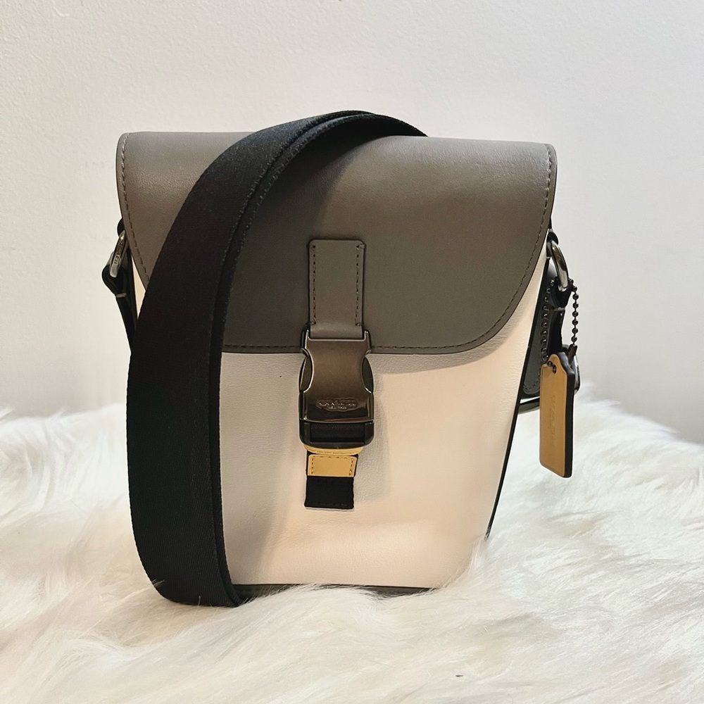 ✅Authentic✅ Coach Mens Small Crossbody bag